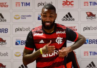 Gerson é apresentado oficialmente pelo Flamengo